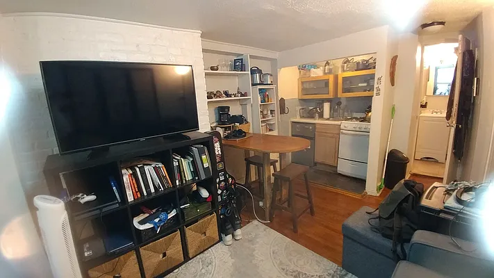 Rented by Downtown Mgt & Realty LLC | media 10