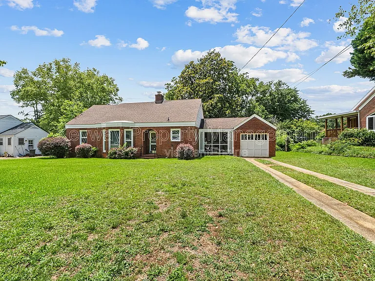 2334 Redwood Dr — Photo 1