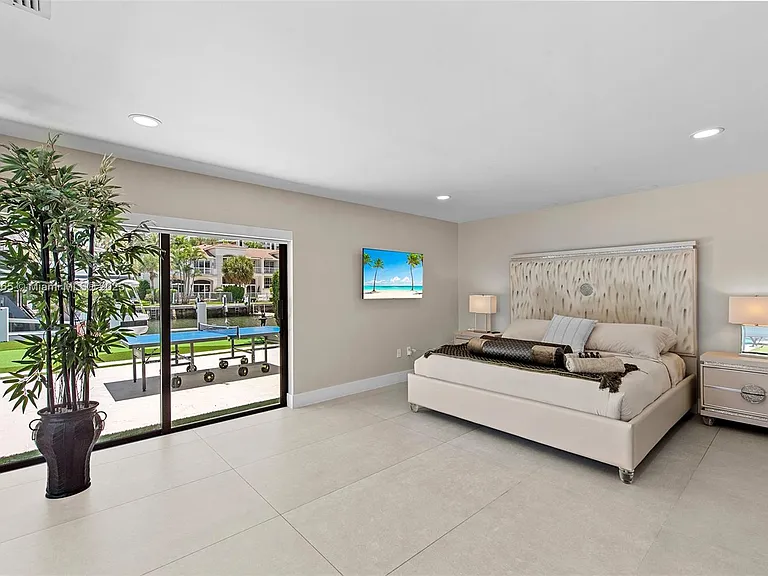 207 Holiday Dr — Photo 34