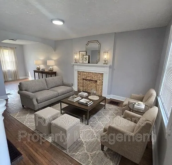 1577 E Cordell Ave — Photo 1