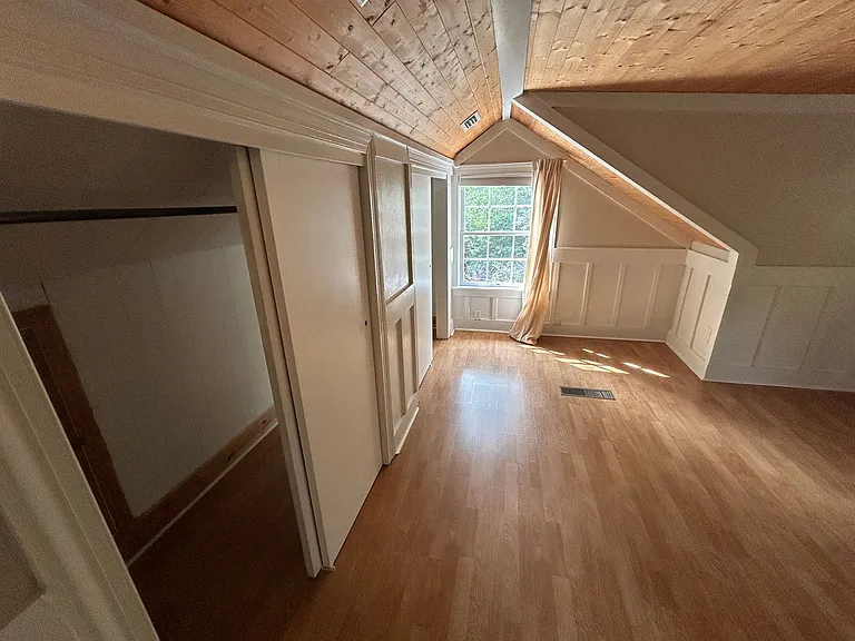 2461 Lyndhurst Ave — Photo 50