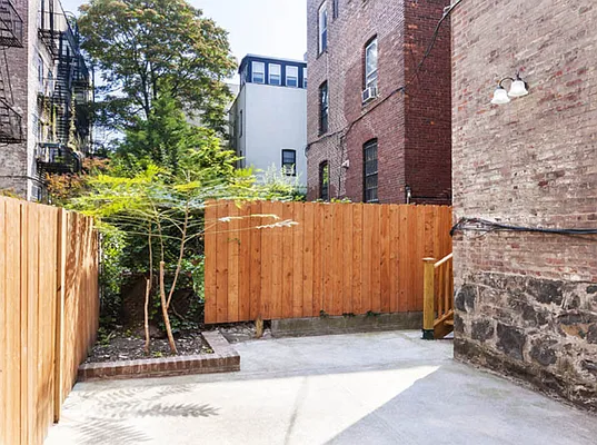 Rented by Compass | media 24