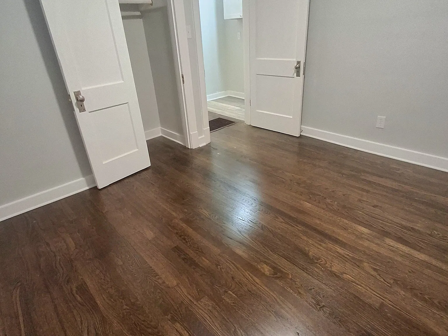 3 bed, 956 sqft, $1,095 — Photo 2