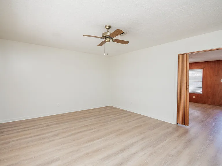1137 Bradshaw Dr — Photo 12
