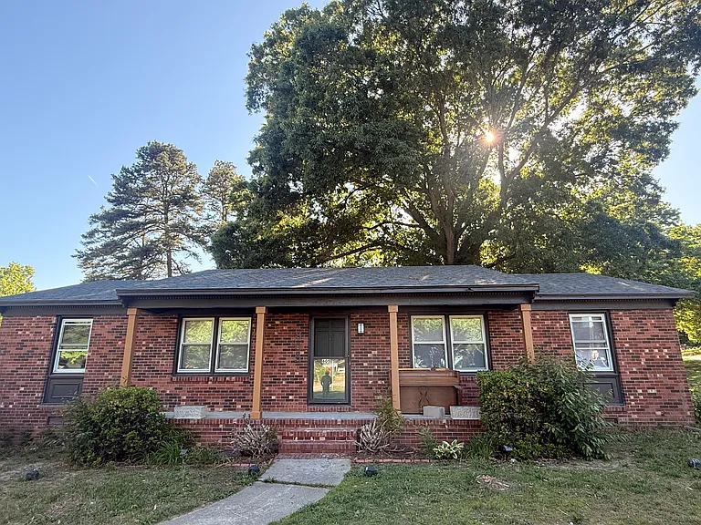 605 Lake Dr — Photo 23