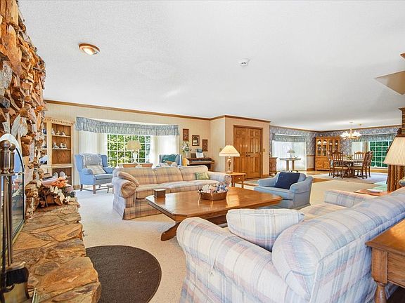 5th image of 2 Breckenridge Dr