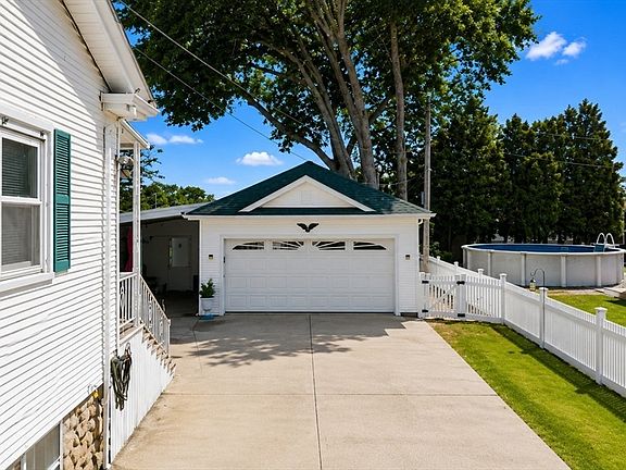 4th image of 2422 Acushnet Ave