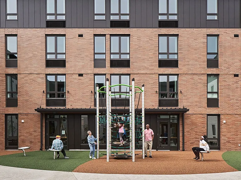 Crescent Court — Photo 15