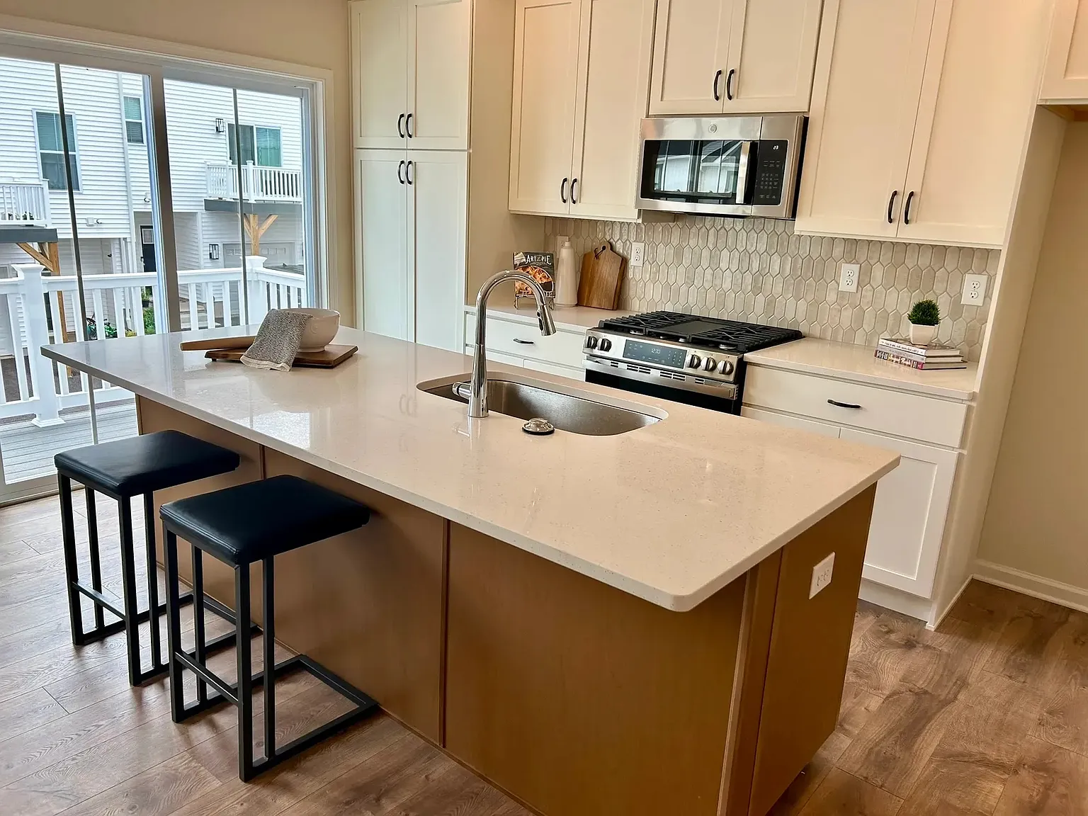 3 bed, 1867 sqft, $2,995 — Photo 3