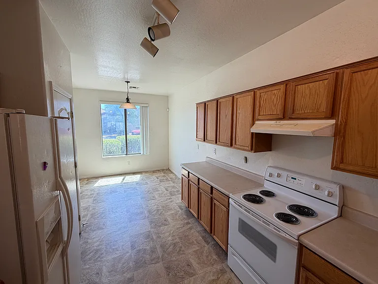 6926 S 37th Dr — Photo 6