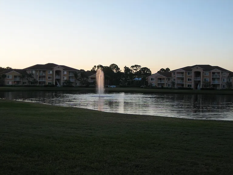 301 SW Palm Dr #104 — Photo 5