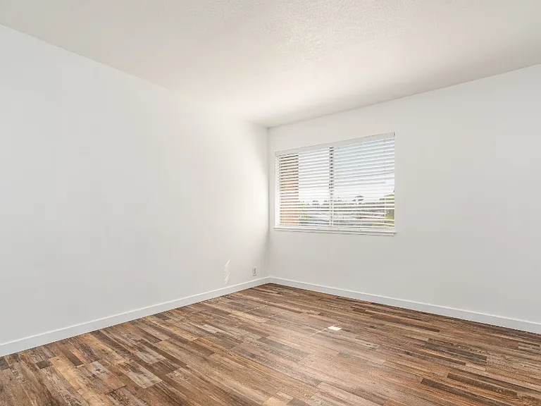 10137 Woodley Ave #123 — Photo 6
