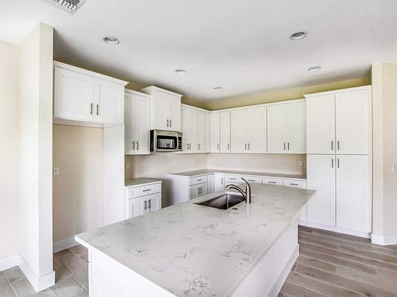 4th image of 138 Sparrow Dr APT B