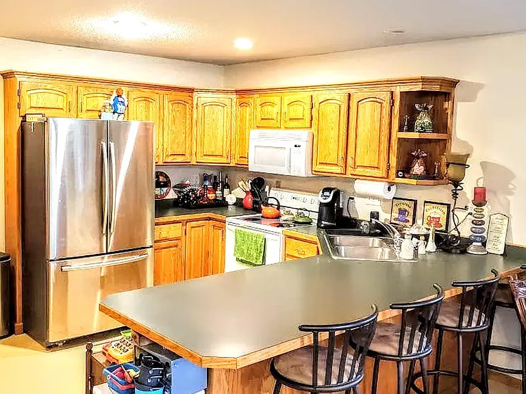 1901 Lillian Dr — Photo 4