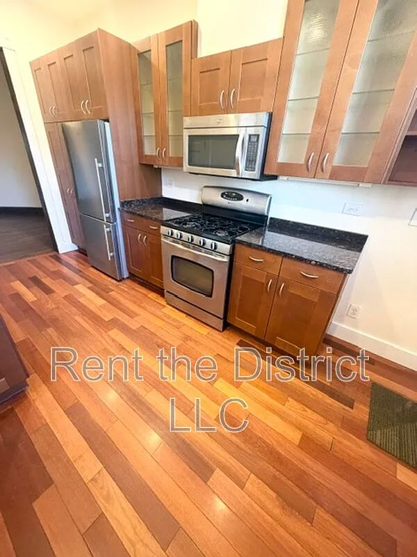 3 bed, 1.5 bath, 1374 sqft, $3,450 — Photo 2