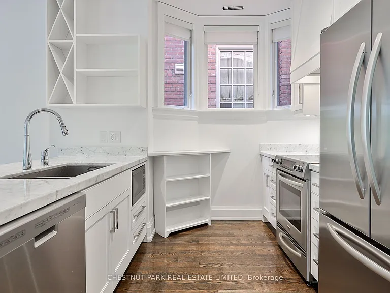 16 Scarth Rd #1 — Photo 16