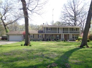 5074 Oakridge Dr, Saint Anne, IL 60964