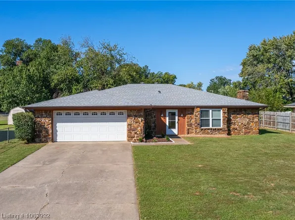 411 Woodland Hills Blvd, Roland, OK 74954