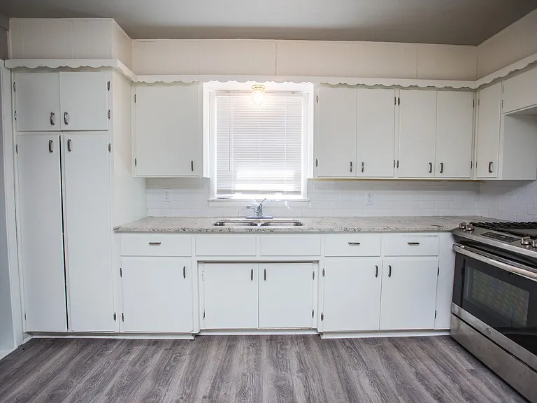 4629 Elgin Ave — Photo 6
