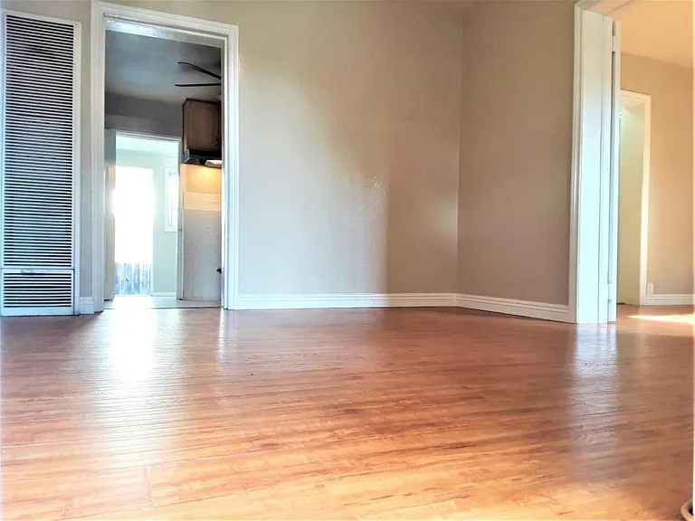 170 N Dalton Ave — Photo 3