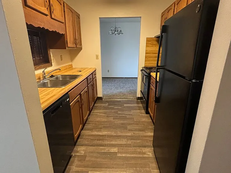 1612 E Gateway Cir S — Photo 3