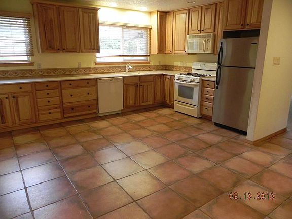 4th image of 4213 Glenarbor Ct NW