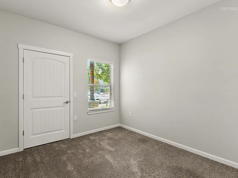 Keizer Station Apartments — Photo 8