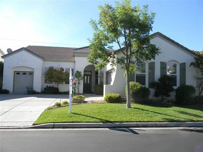 1830 Mariposa Way photo 1