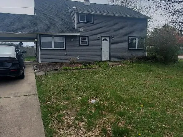 84 Whitewood Dr, Levittown, PA 19057