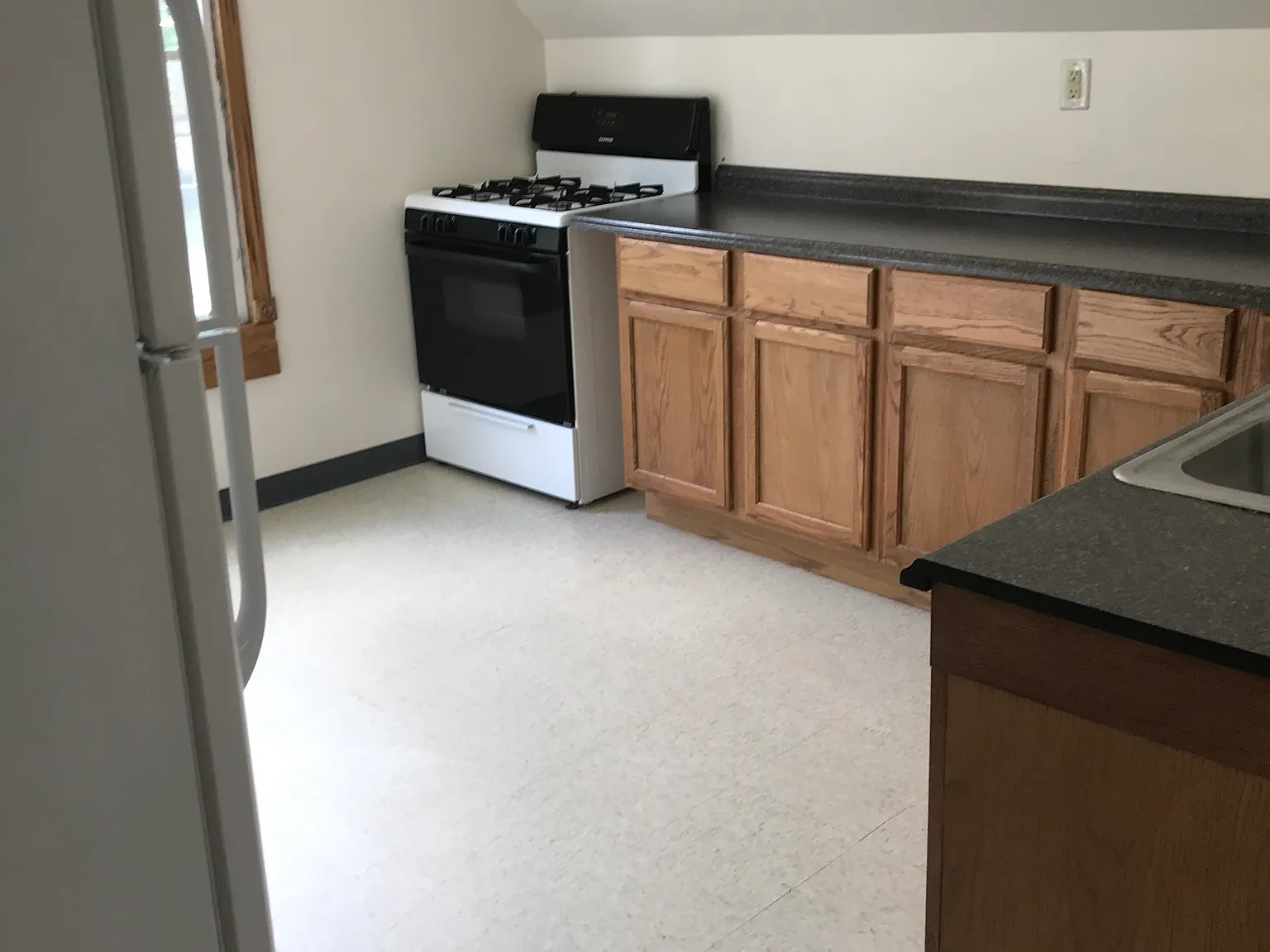 2 bed, 700 sqft, $1,050 — Photo 2