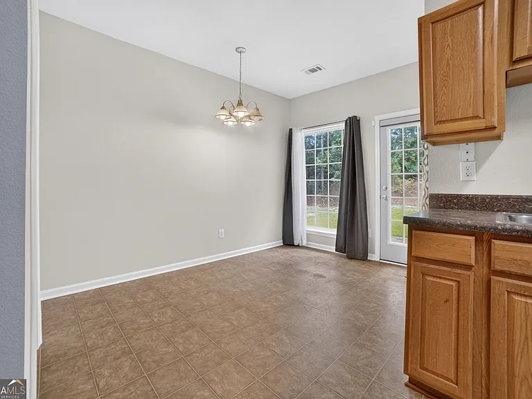 636 Oakland Hills Dr — Photo 10