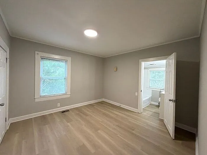 831 Cason St — Photo 8