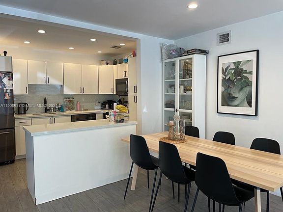 4th image of 3741 NE 170th St APT 1