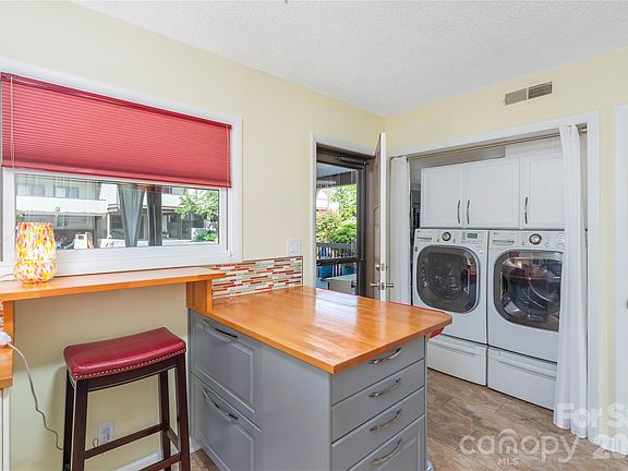 4th image of 51 Maple Ridge Ln