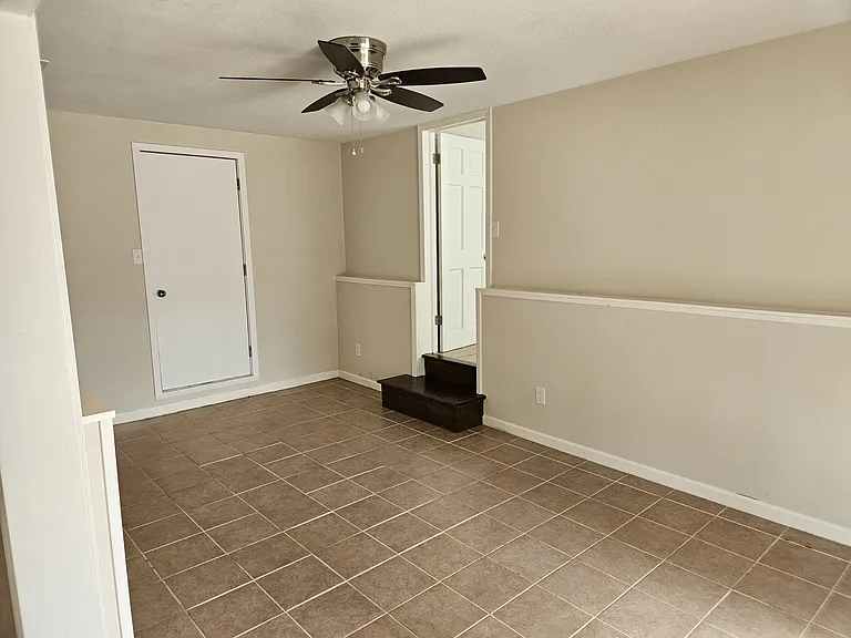 4021 Adrian Dr — Photo 12