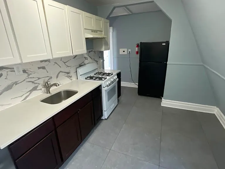 903 Hunterdon St #3 — Photo 2