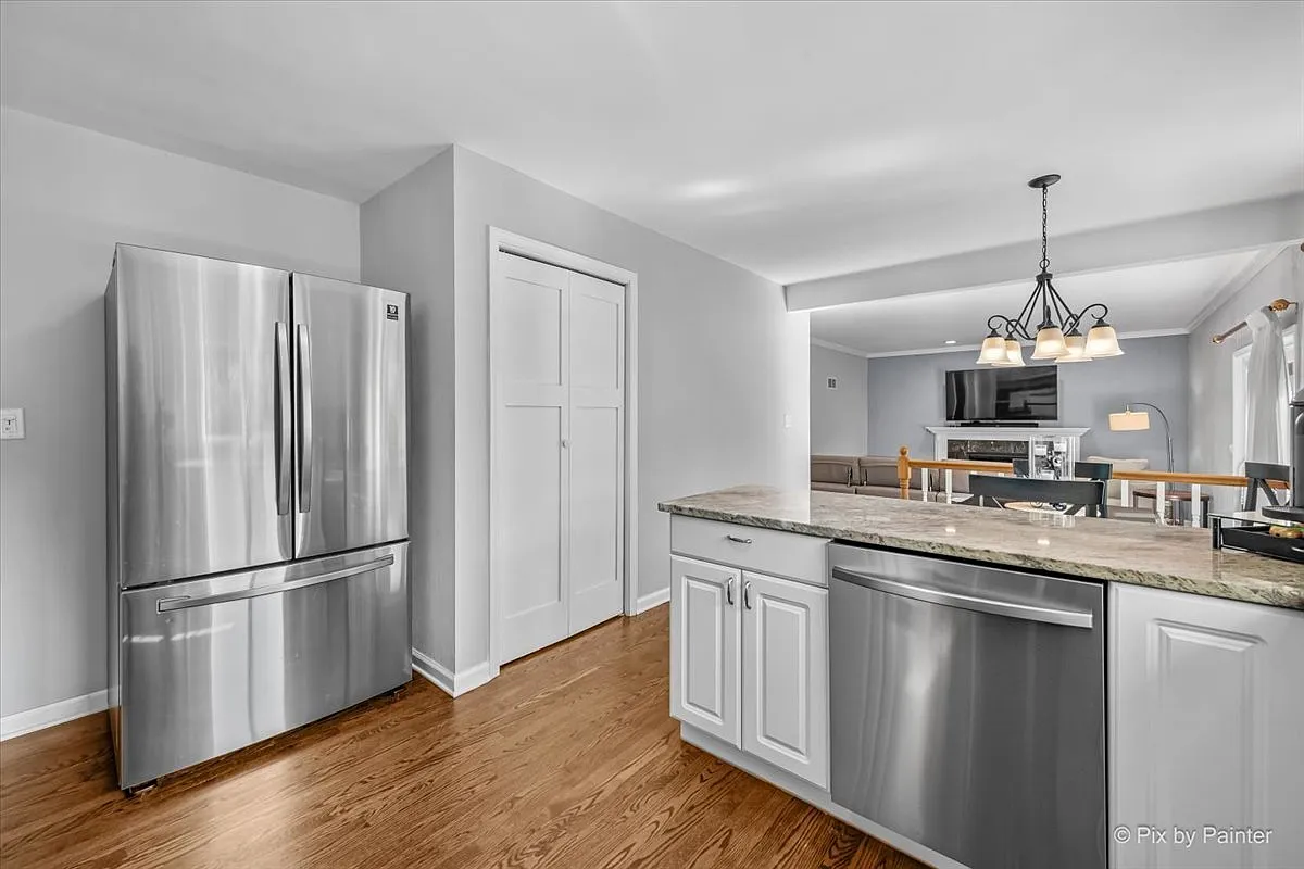4 bed, 2.5 bath, 2891 sqft, $2,900 — Photo 3