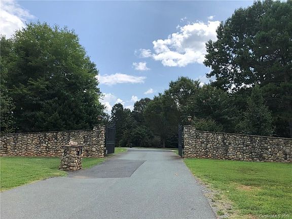 4th image of Saratoga Woods Dr