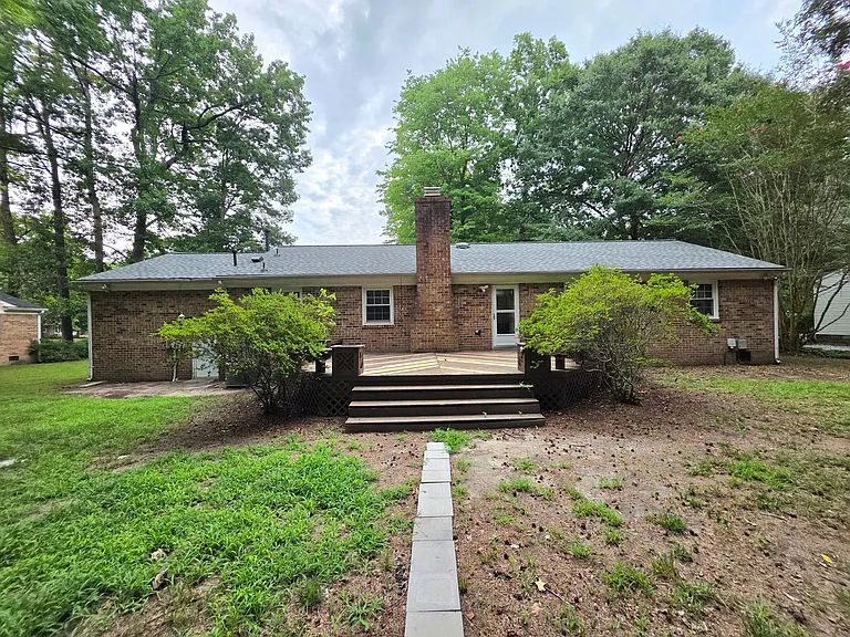 409 Rosewood Ln — Photo 31