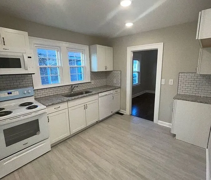 924 Delaware Ave — Photo 18
