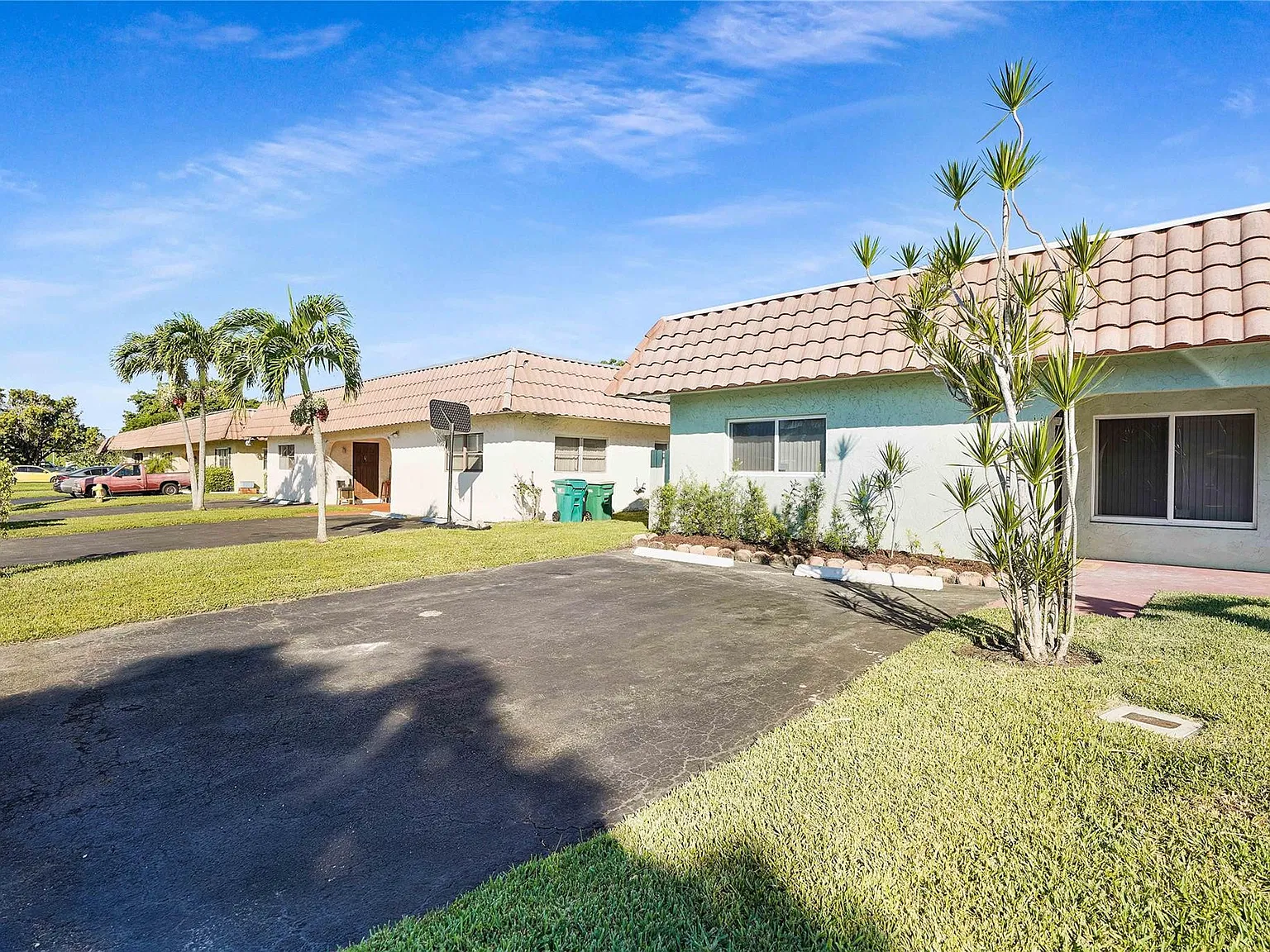 3 bed, 2.0 bath, 1392 sqft, $2,600 — Photo 3
