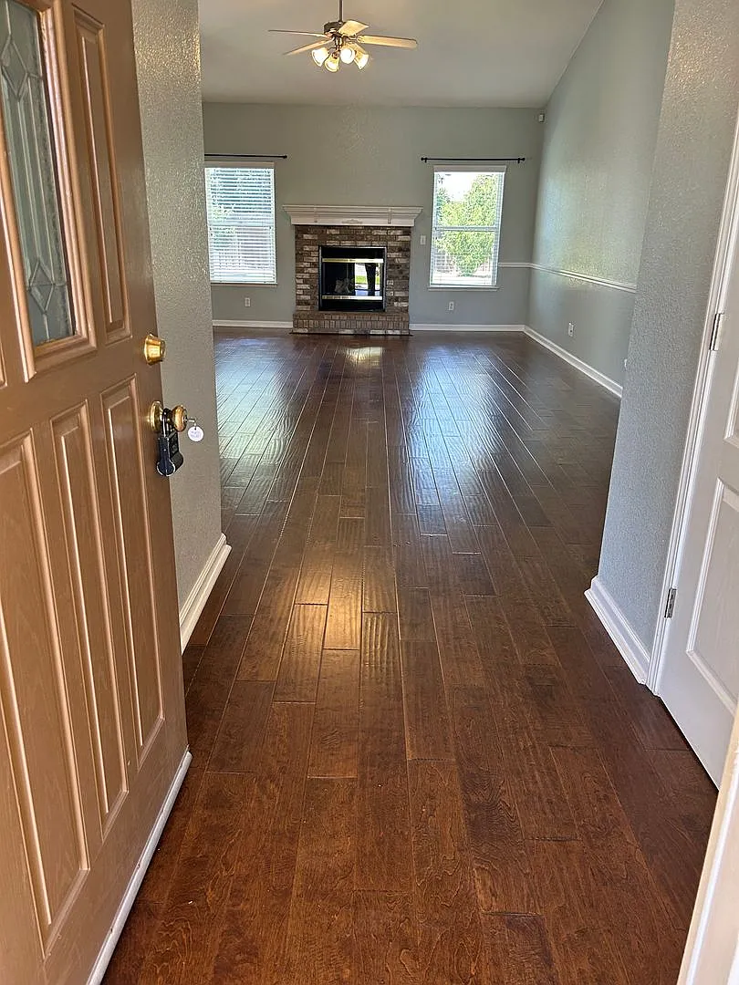 Beautiful 4 Bed 2 Bath Home in North West Visalia off Akers & Riggin! — Photo 3
