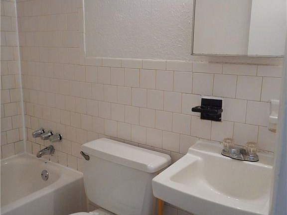 2nd image of 2706 Jamestown Ave APT 2B