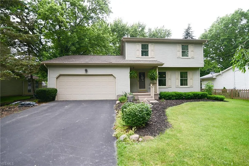 3 bed, 1.5 bath, 1800 sqft, $2,400 — Photo 1
