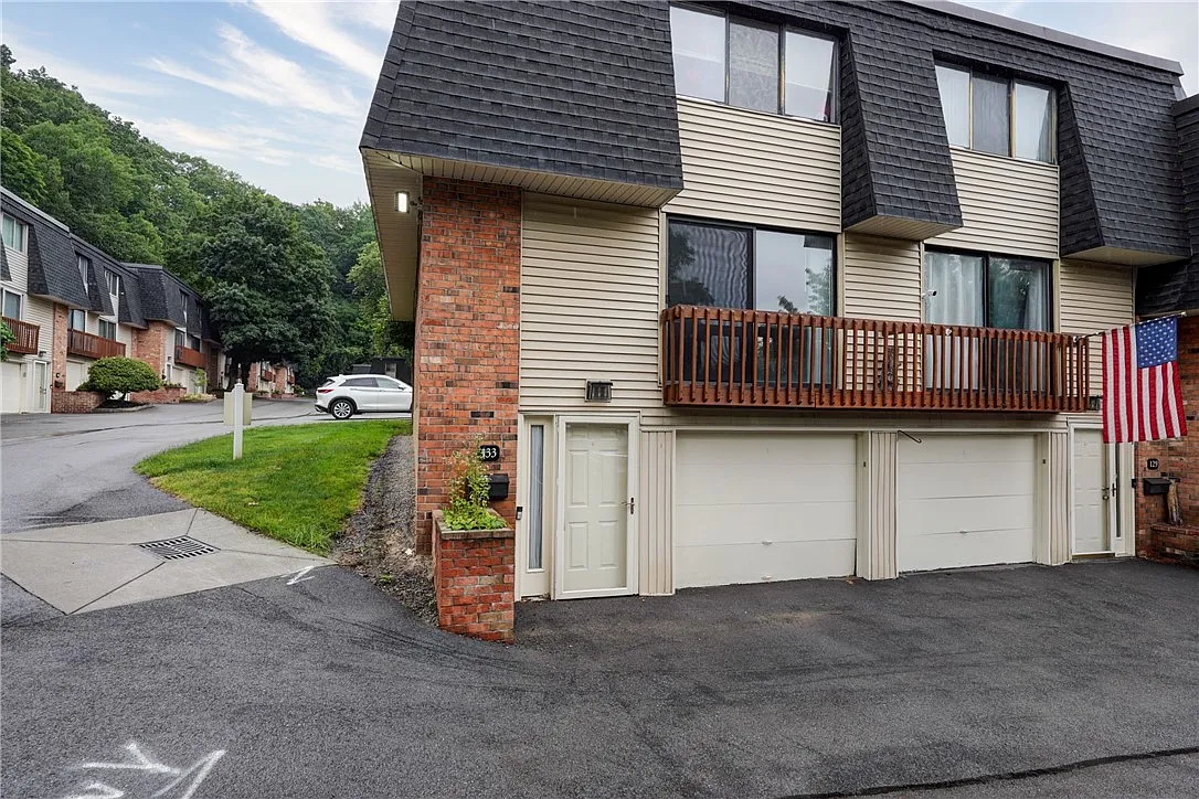 2 bed, 3.0 bath, 1184 sqft, $1,995 — Photo 1