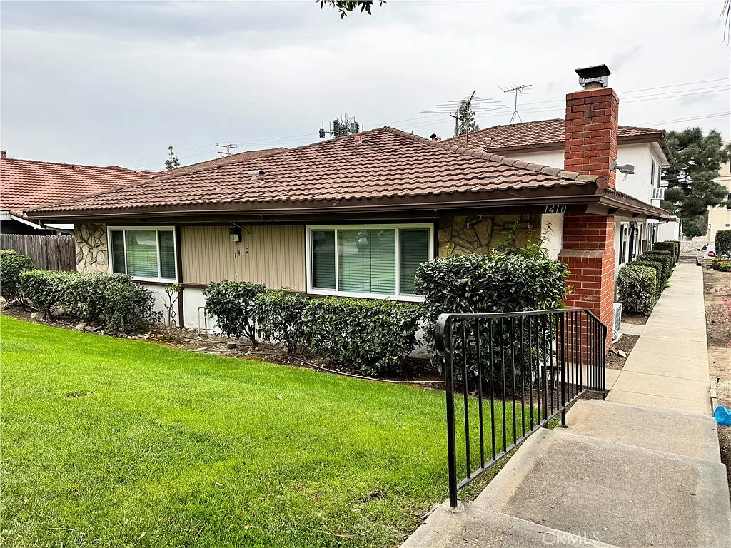 2 bed, 1.5 bath, 1000 sqft, $2,500 — Photo 1
