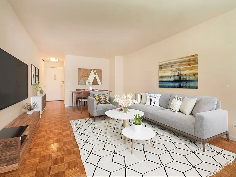 211 W 56th St #G28 — Photo 4