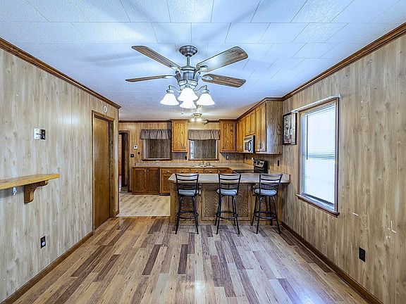 5th image of 386 Highridge Dr