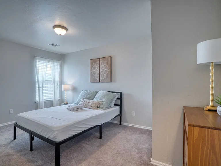 4802 SE 77th St — Photo 2