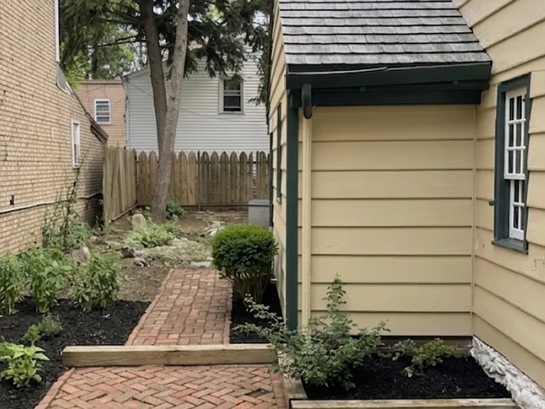 102 E Union St — Photo 21